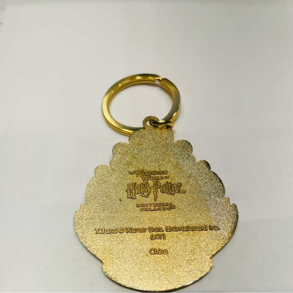 Harry Potter Hogwarts Crest Key Chain - Picture 2 of 4